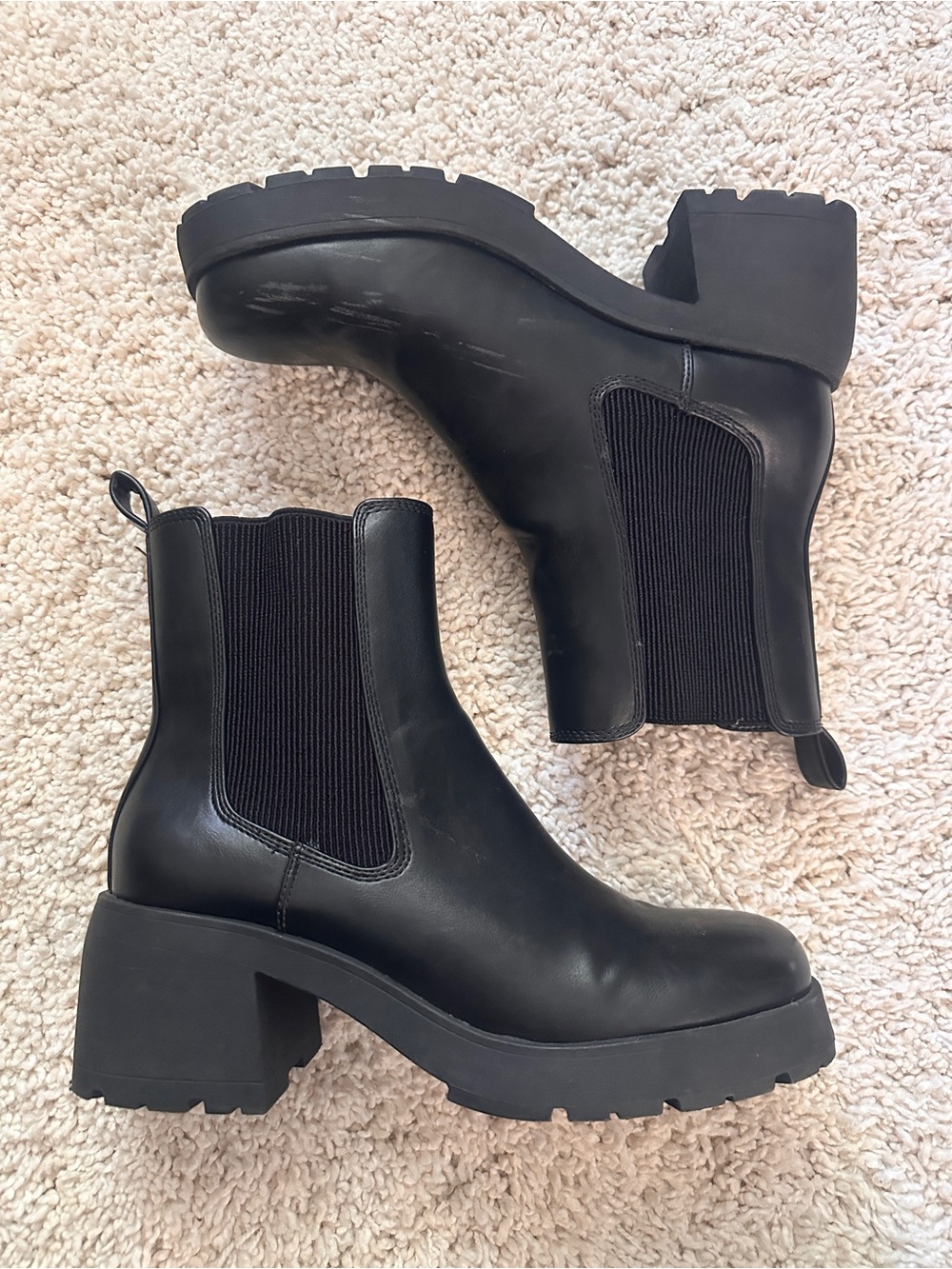 STEVE MADDEN 10 Women’s Black Chunky Chelsea Boot with Block Heel